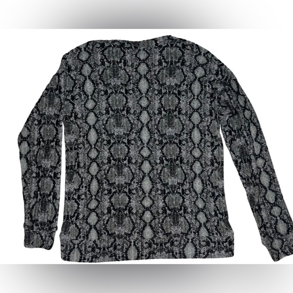 Daytrip Green Snake Print Button Up Cardigan - Picture 2 of 2